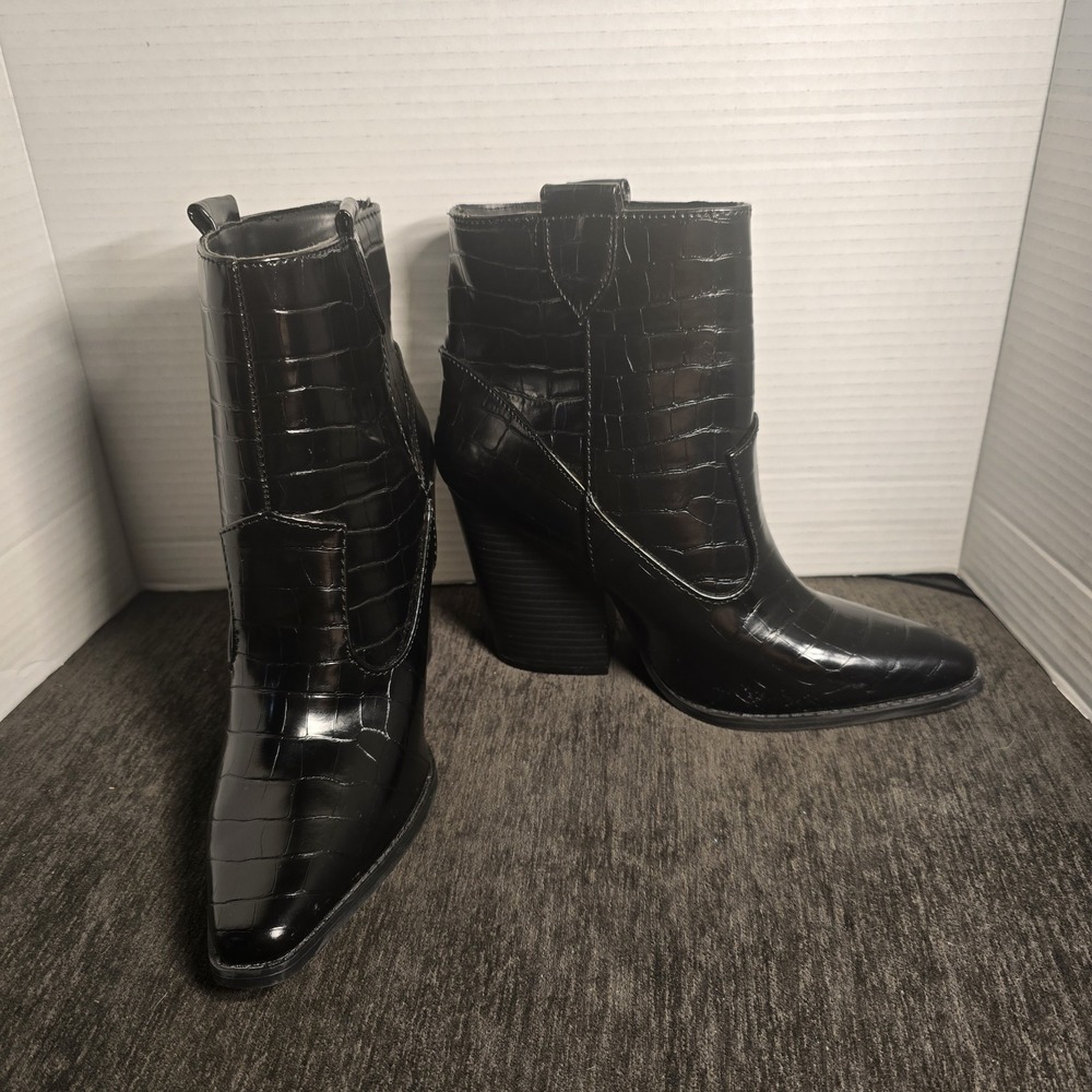 Qupid Womens Black Croc Embossed Pointed Toe Block Heel Western Ankle Boots 9